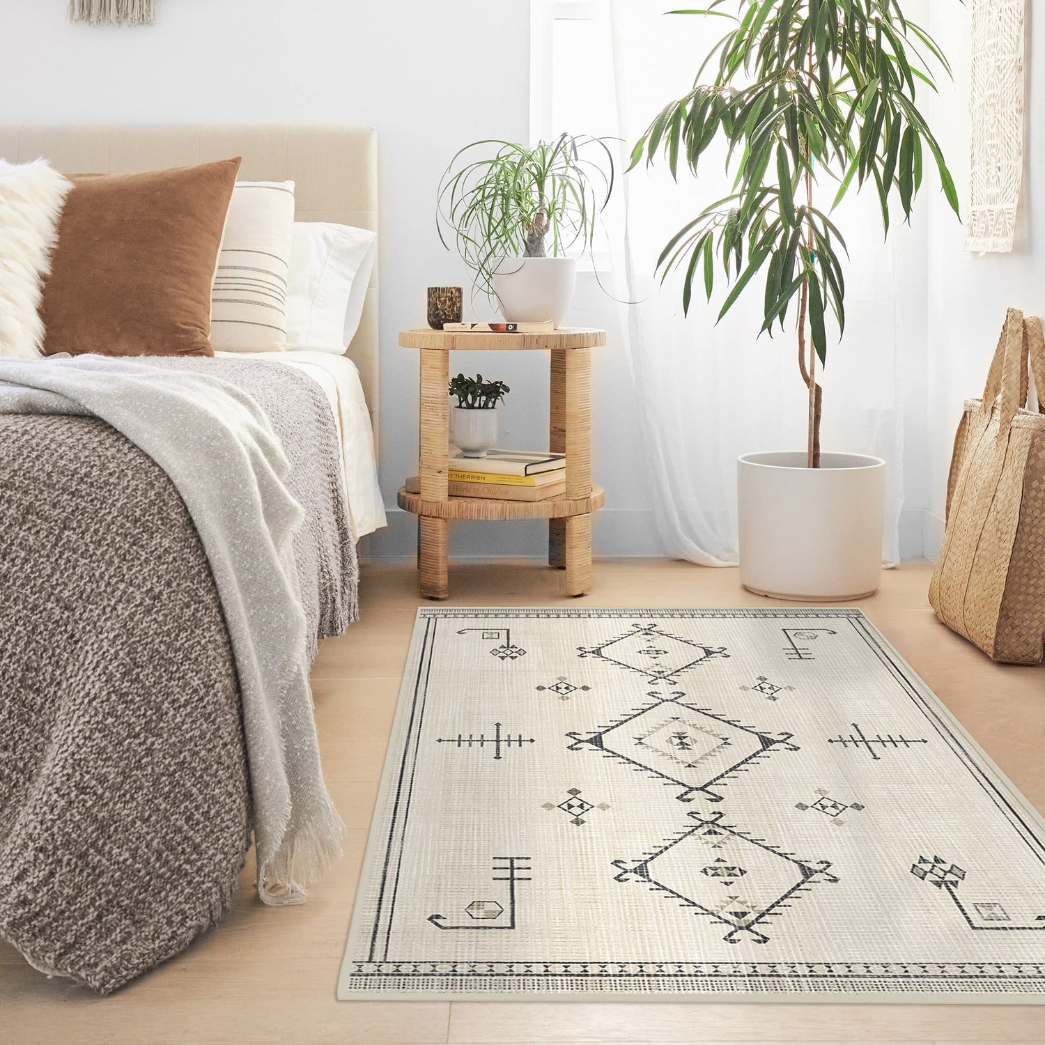 RUGGABLE Damali Runner Rug - Perfect Boho Washable Rug for Entryway Hallway Kitchen - Pet &amp; Child Friendly - Non-Toxic - Stain &amp; Water Resistant - Black &amp; White 2.5&